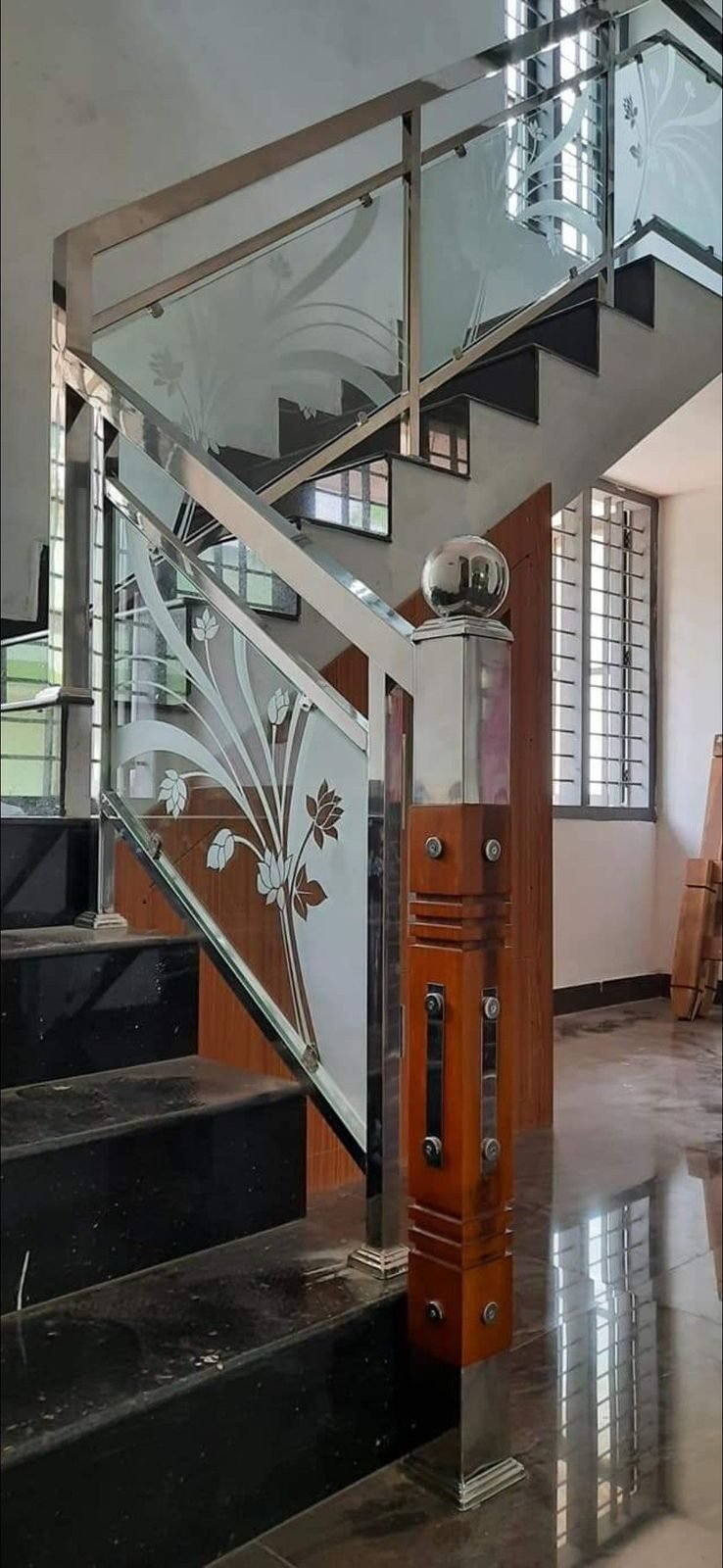 Glass staircase railing